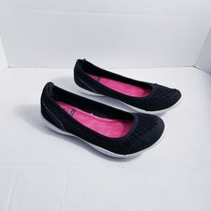 ATHLETIC WORKS SLIP ON BLACK AND WHITE SHOES SIZE 6.5